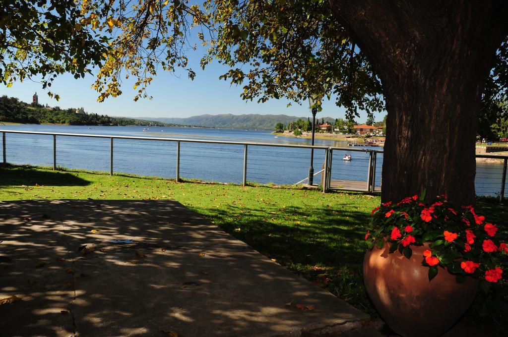 Hostal De La Costa Hotel Villa Carlos Paz Exterior photo